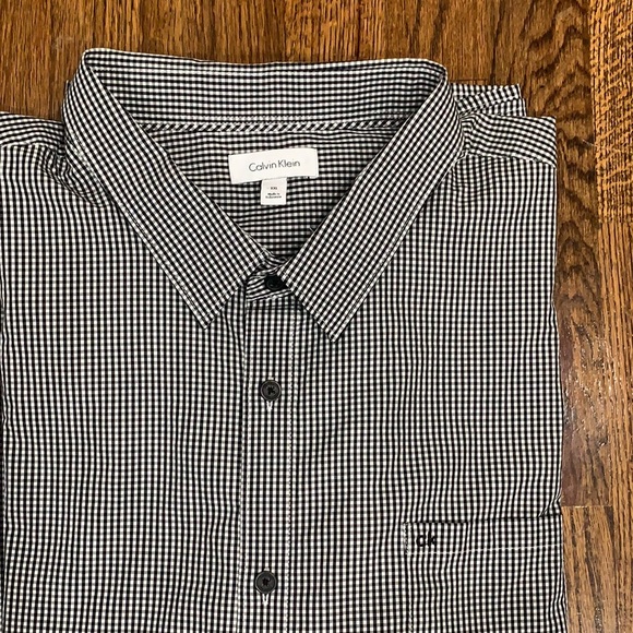 Calvin Klein Button Down Shirt. - Picture 3 of 5